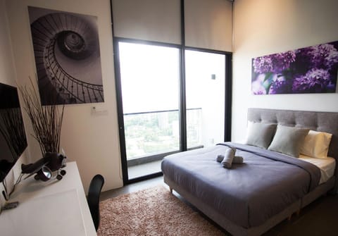 Bed, Living room
