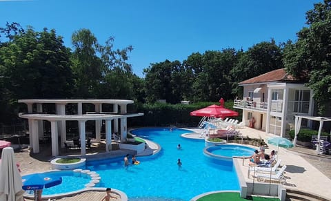 Property building, Day, Garden view, Pool view, Swimming pool, sunbed