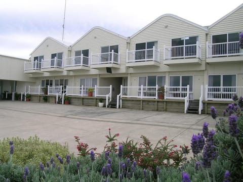 Property building, Day
