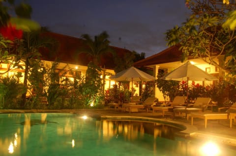 Property building, Garden, Pool view, Swimming pool