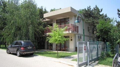 Property building, Day
