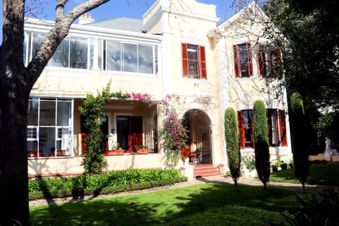 Property building, Facade/entrance, Garden, Garden view