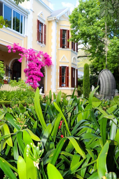 Property building, Day, Garden, Garden view
