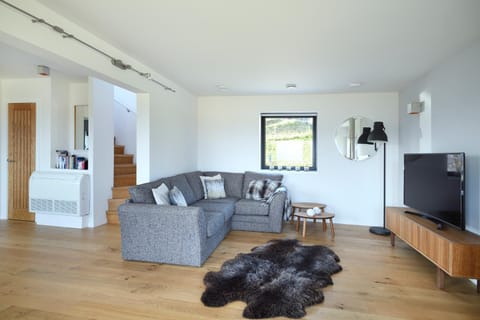 Communal lounge/ TV room, TV and multimedia, Seating area, Evening entertainment