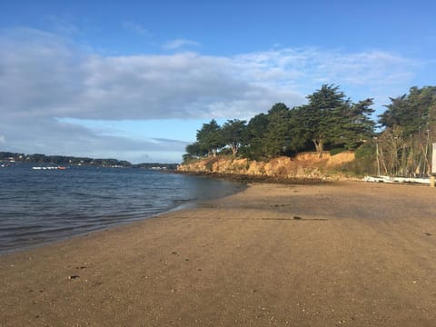 Nearby landmark, Off site, Day, Neighbourhood, Natural landscape, Winter, Fishing, Snorkeling, Beach, Windsurfing, Canoeing, Hiking, Cycling, Diving, On site, Pets, Sports, Entertainment, Family