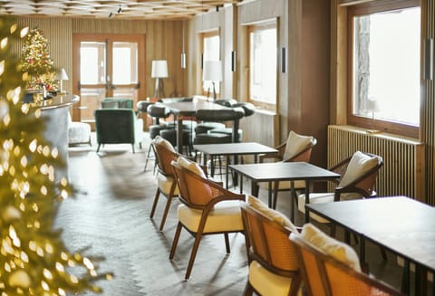 Property building, Restaurant/places to eat, Lounge or bar