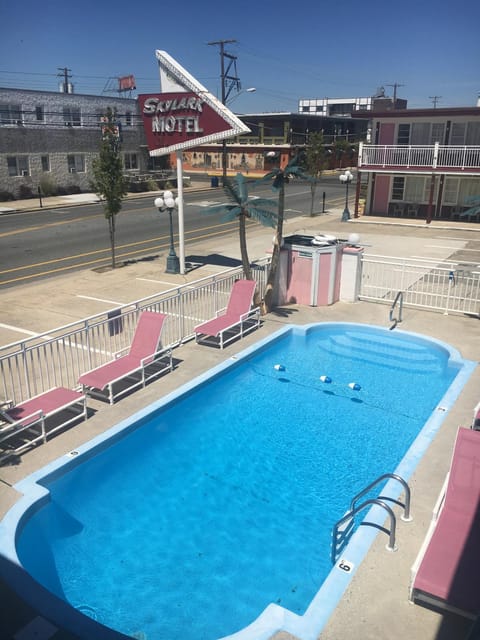 Swimming pool