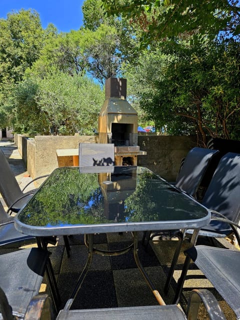 BBQ facilities, Garden, Seating area