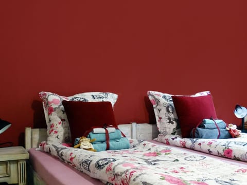 Bed, Seating area, Bedroom