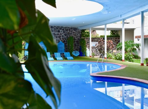 Swimming pool, Swimming pool