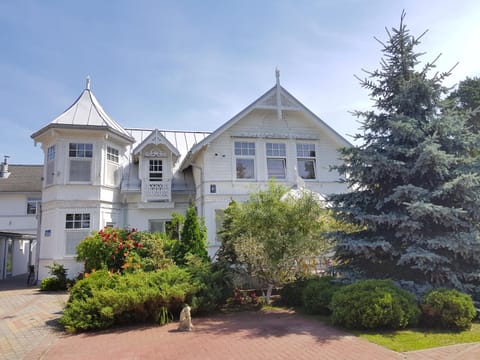 Property building, Day, Summer