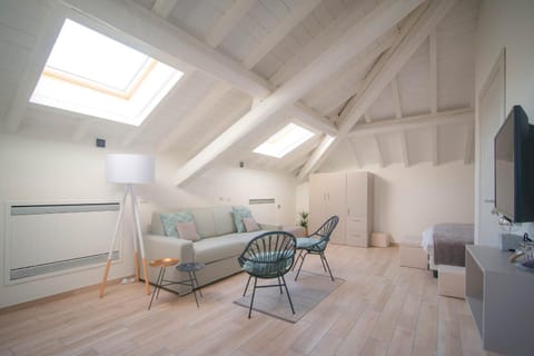 Comonfive Apartments House in Como