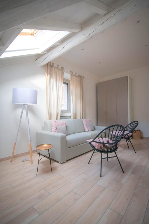 Comonfive Apartments House in Como