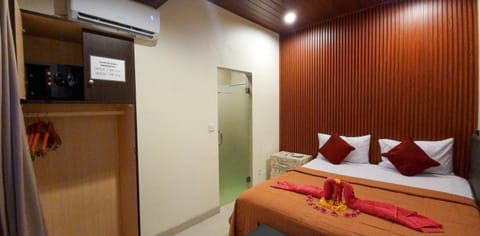 Toilet, Bed, Bedroom, safe, towels, air conditioner