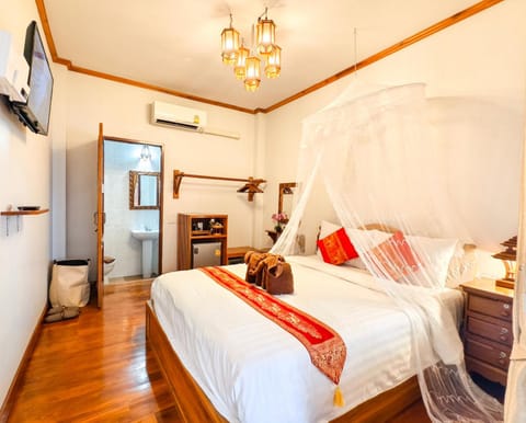 Bed, TV and multimedia, Photo of the whole room, Area and facilities, internet, minibar, towels, air conditioner
