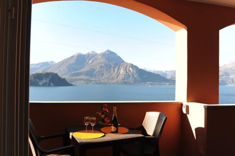 Balcony/Terrace, Lake view
