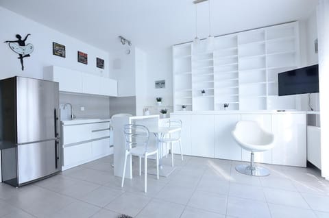 TV and multimedia, Kitchen or kitchenette, Dining area