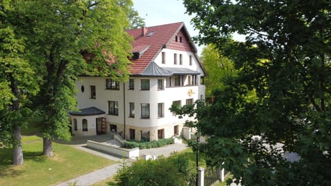 Property building, Natural landscape, Garden, Garden view, Location, pet friendly
