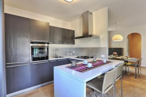 Property building, Kitchen or kitchenette, Living room