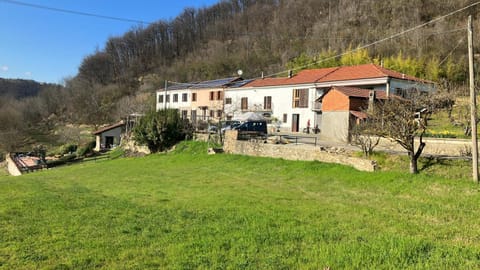 Casa Petra - Casa Tre Stelle - Casa Caneva - Ferien für 6-14 Personen House in Liguria