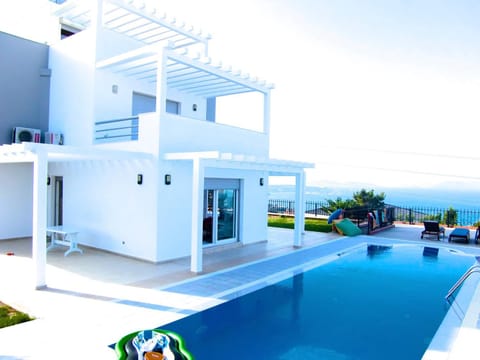 Property building, Patio, Day, Natural landscape, Pool view, Sea view, Swimming pool, sunbed