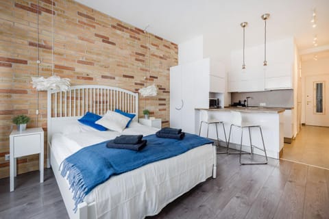Bed, Kitchen or kitchenette