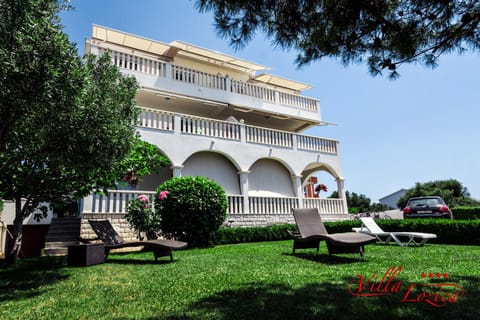 Facade/entrance, Garden, View (from property/room), Lobby or reception