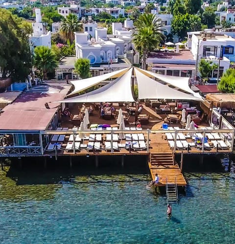 Restaurant/places to eat, Beach