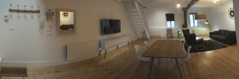 Communal lounge/ TV room, Living room