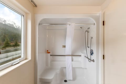 Breeze Inn Hotel & Motel Motel in Seward