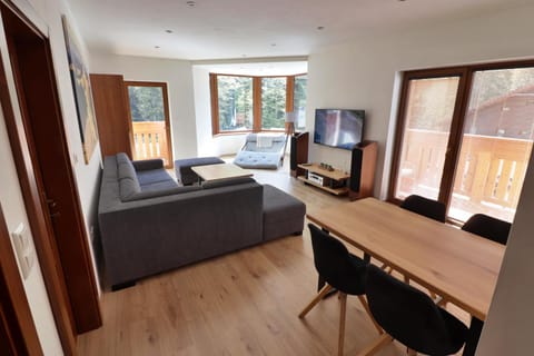 Living room, Seating area, Dining area