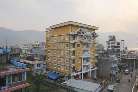 Facade/entrance, Natural landscape, Street view