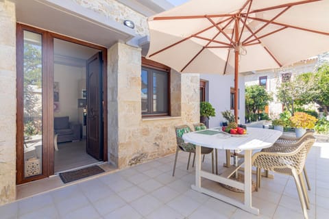 Property building, Patio, View (from property/room), Balcony/Terrace, Dining area
