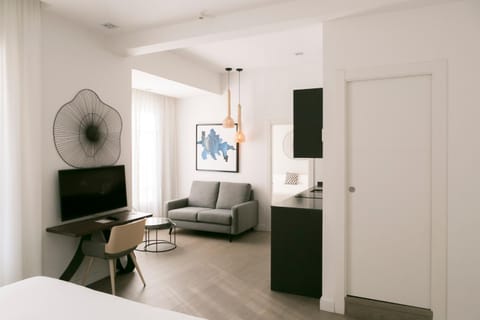 TV and multimedia, Kitchen or kitchenette, Living room, Seating area