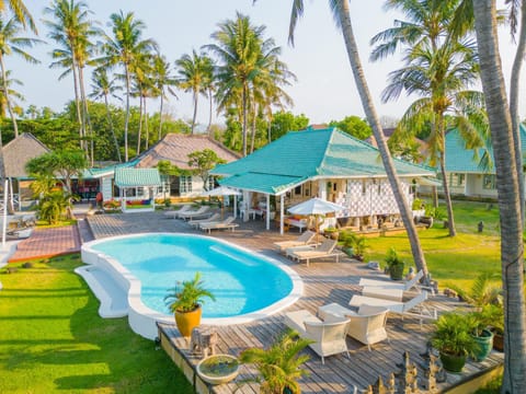 Day, Natural landscape, Garden, Swimming pool, Swimming pool, sunbed