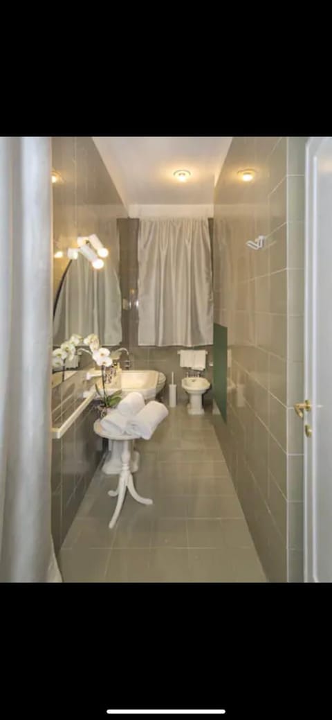 the river Apartment in Pisa