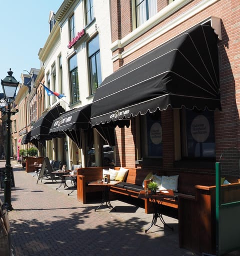 Facade/entrance, Balcony/Terrace, On site, Food, City view, Landmark view, Street view, Drinks, Alcoholic drinks, Non alcoholic drinks, Family