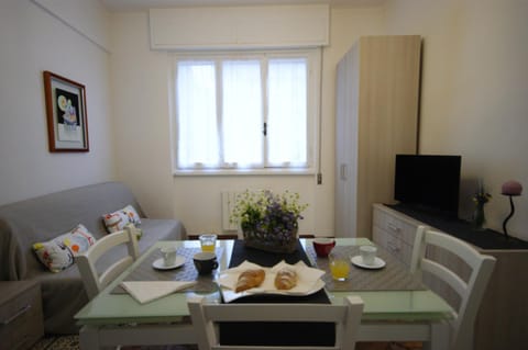 Bed, Living room, Dining area