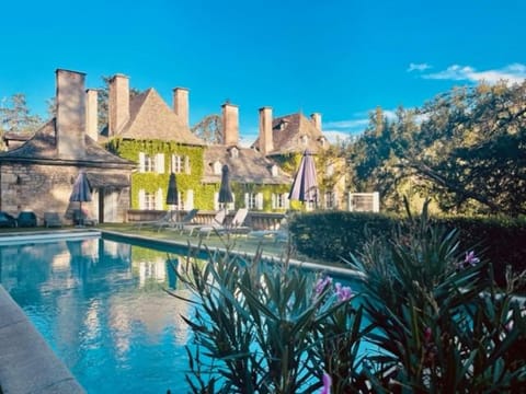 Property building, Garden view, Pool view, Swimming pool