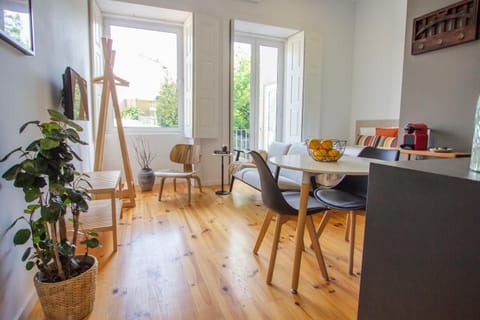 Bed, Day, TV and multimedia, Coffee/tea facilities, View (from property/room), Kitchen or kitchenette, Living room, Seating area, Garden view
