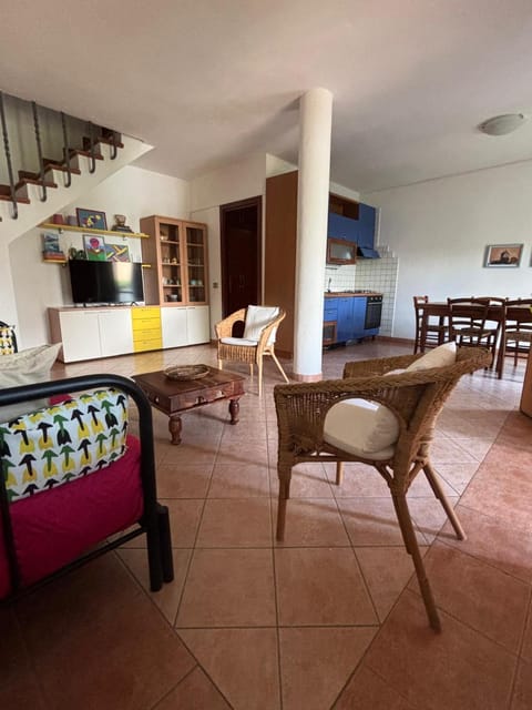 TV and multimedia, Living room, Seating area, dishwasher, microwave, oven, kitchen