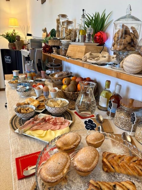 Restaurant/places to eat, Food close-up, Food and drinks, Food, Breakfast, Continental breakfast, Buffet breakfast, kitchen