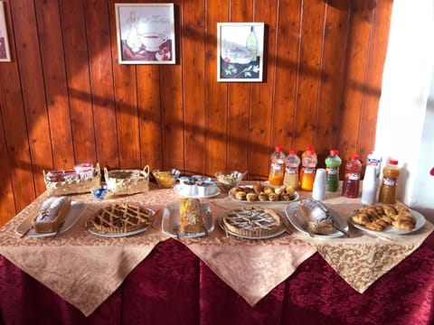 Buffet breakfast, Italian breakfast