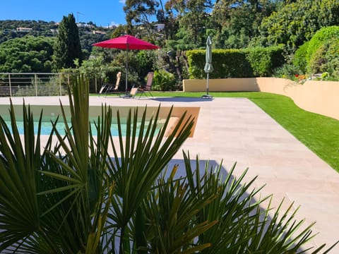 Lou Pei Magnifique vue mer Piscine chauffée 10x5m 5 ch 5sdb Villa in Roquebrune-sur-Argens