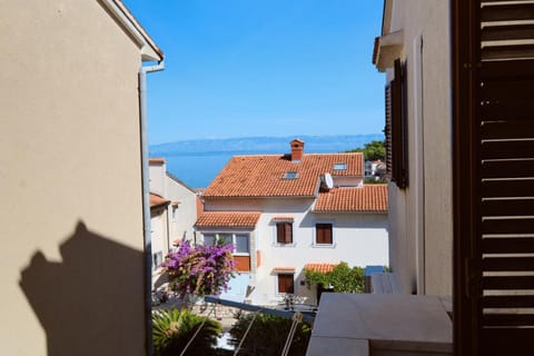 City view, Sea view