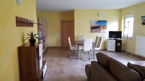 Living room, Photo of the whole room, Seating area, Dining area