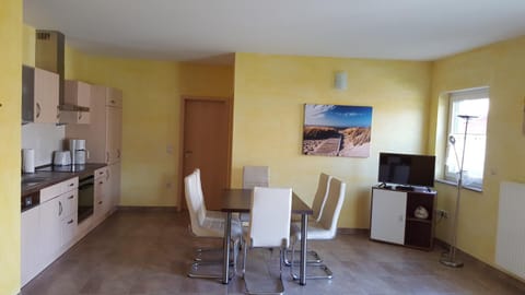 TV and multimedia, Kitchen or kitchenette, Photo of the whole room, Seating area, Dining area