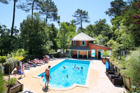 Swimming pool, Swimming pool