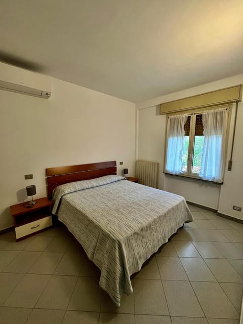 Bedroom, air conditioner