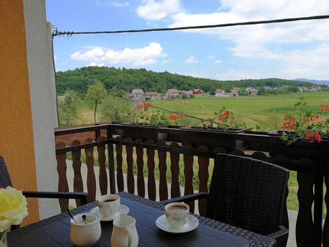 Day, View (from property/room), Balcony/Terrace, Food and drinks, Mountain view, Street view, Drinks